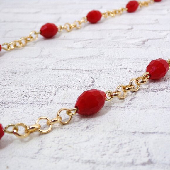 Red glass bead necklace and earring set made with oval glass beads an gold chain - Picture 7 of 11